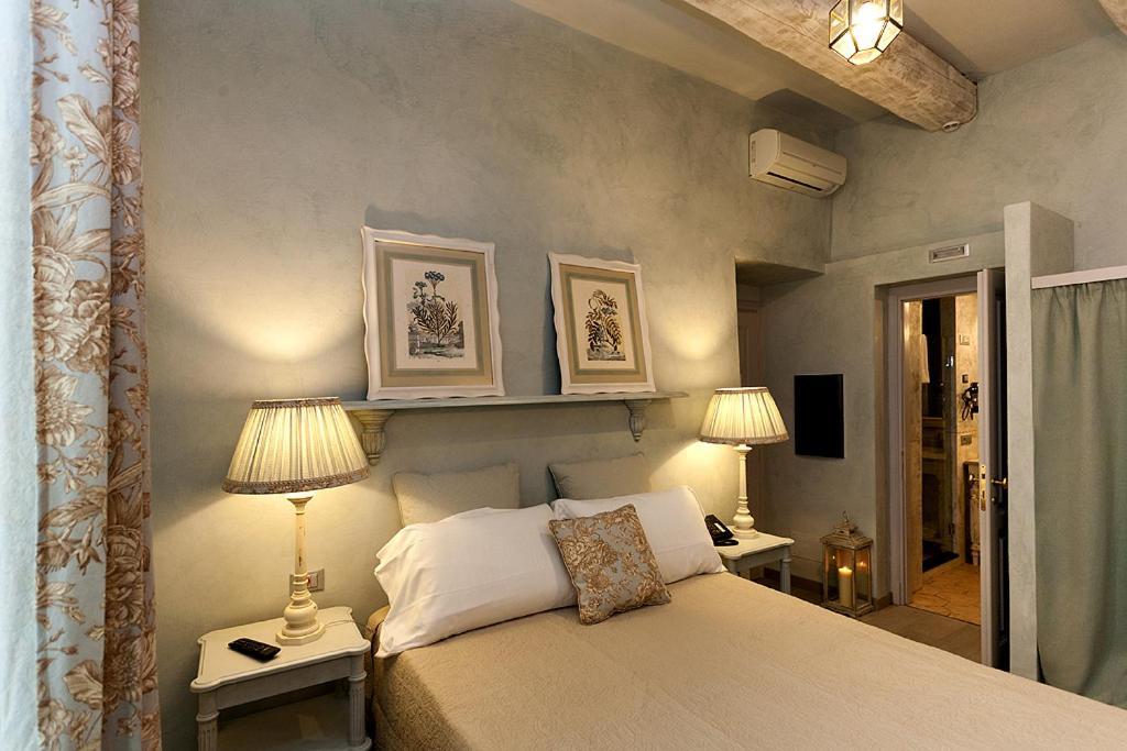 Отель Relais Del Maro Borgomaro Экстерьер фото
