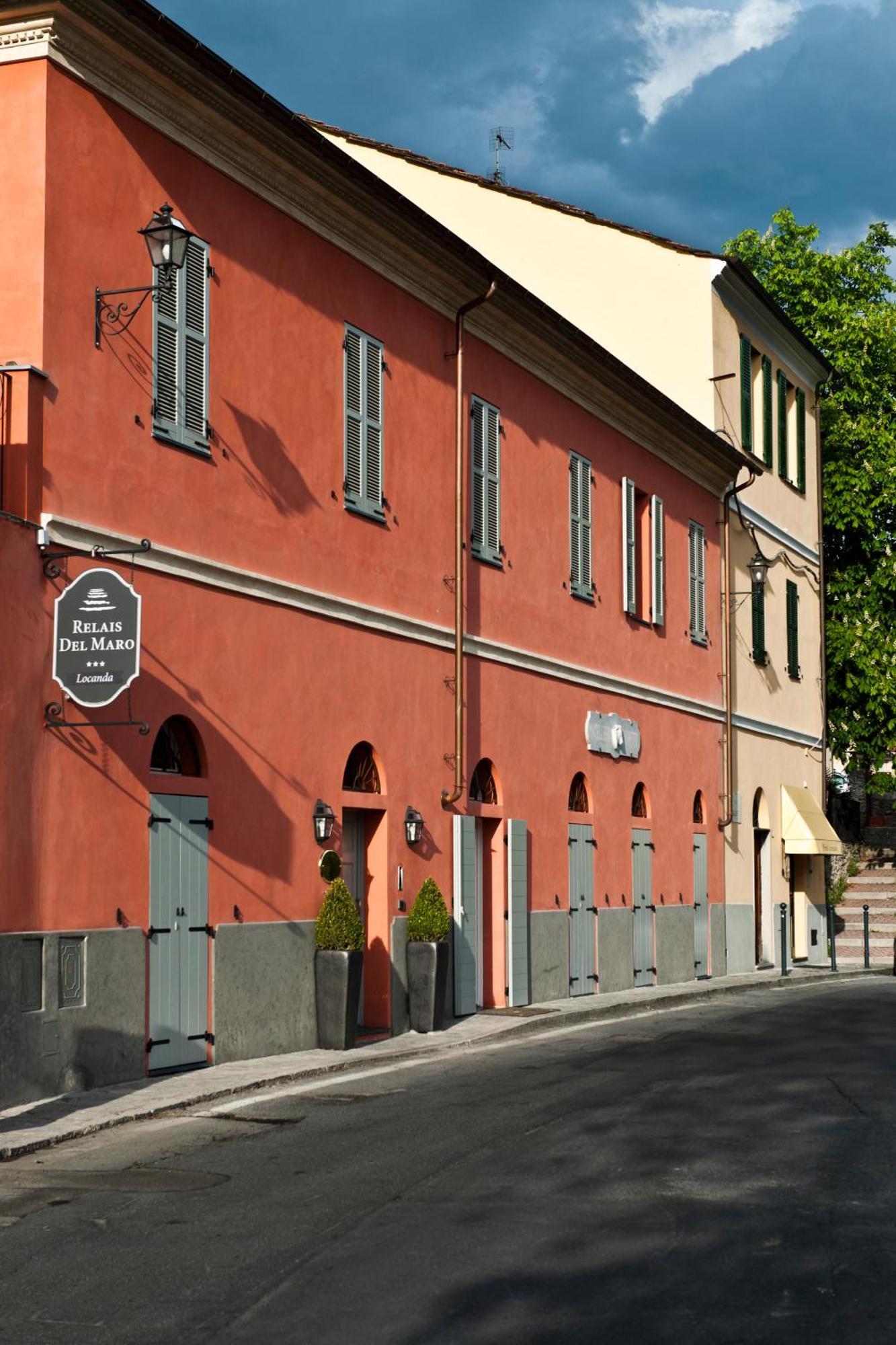 Отель Relais Del Maro Borgomaro Экстерьер фото