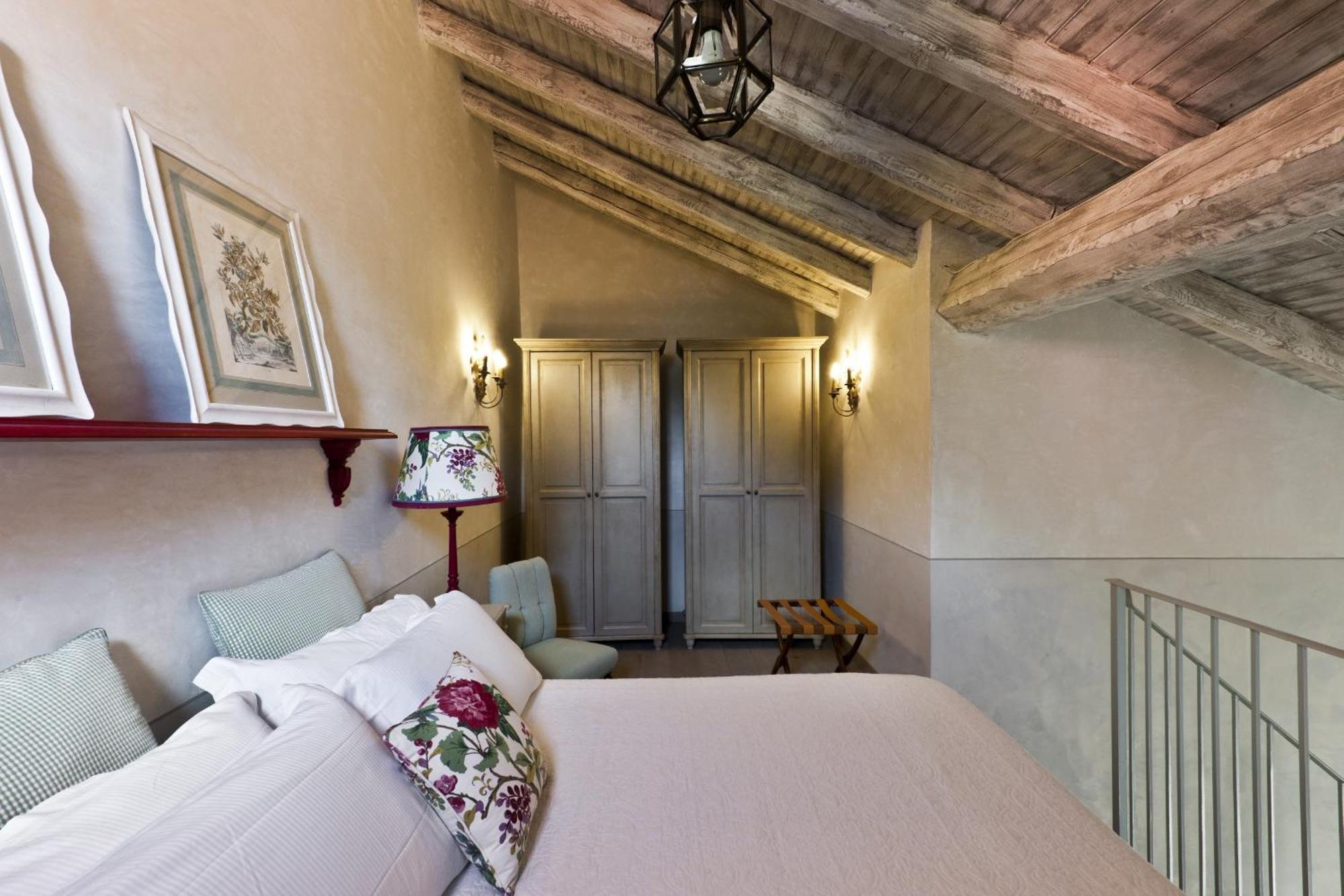 Отель Relais Del Maro Borgomaro Экстерьер фото